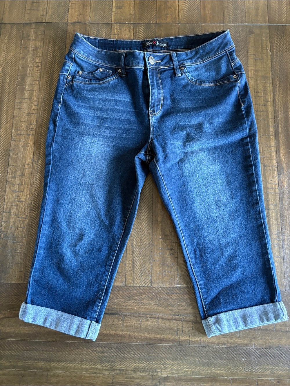 Love Indigo Capri Jean Mid Rise Size 12 Darker Washed Denim pre rolled stretch